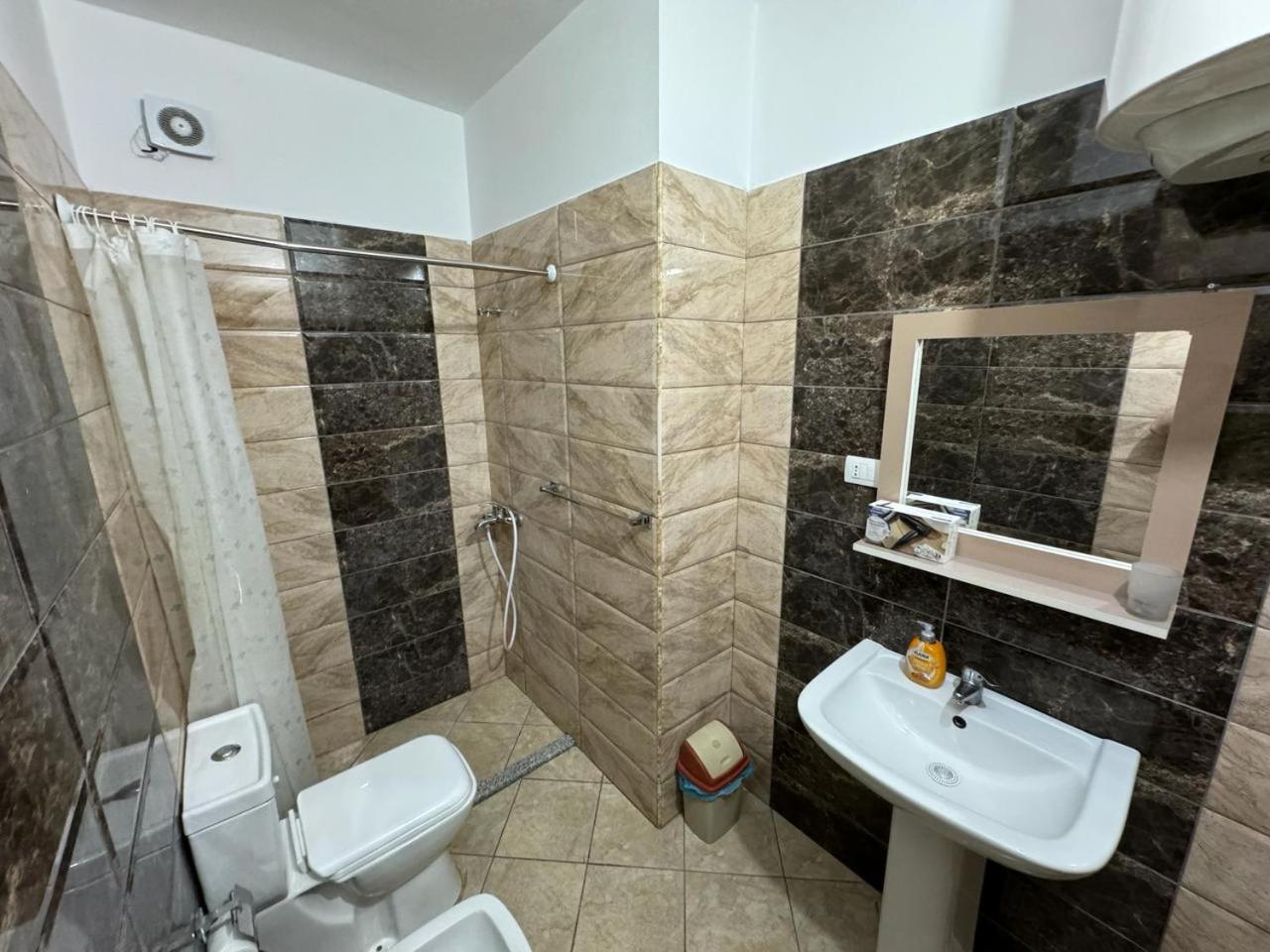 E.I.R Apartments Влёра Экстерьер фото